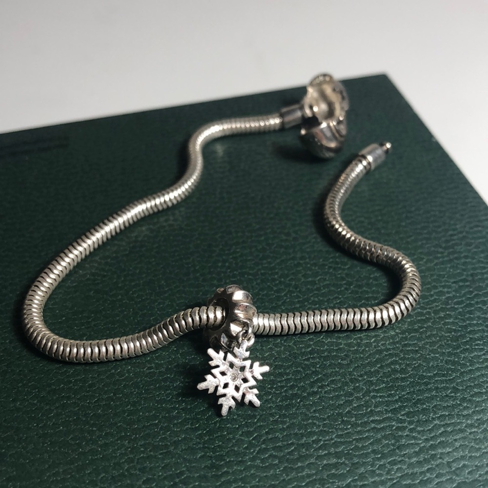 ❌SOLD❌Pandora Dangle Snowflake Charm/Spacer